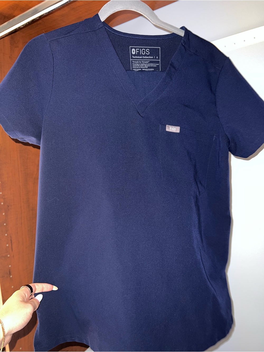 Figs Women’s Short Sleeve V-Neck scrub set  in Navy